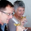 Ludwig Gruber und Angelika Deutsch beim Verkosten...