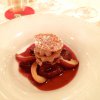 Pflaumen Mille feulie mit Espressomousse und Hafer-Krokant-Blätter
