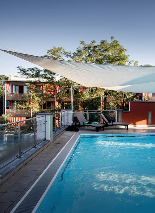 Wellnesshotel in Deutschland Bio-Thermalhotel Falkenhof Pool Dach